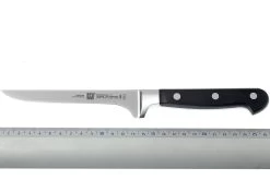 Zwilling - Professional « S » Couteau à Désosser 14 Cm -Couteaux De Cuisine ZW31024 140 04 zwilling professional s 31024 140 uitbeenmes d4